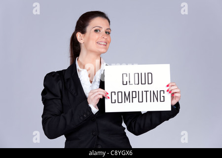 Geschäftsfrau hält eine Papier mit den Worten Cloud Computing (Tiefenschärfe) Stockfoto