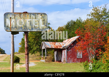 Verfallene Ruinen eines kleinen Motel am Highway 280/27 außerhalb Plains, Georgia, USA Stockfoto