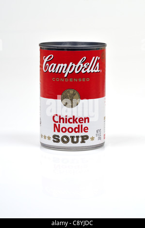 Kann der Campbells Condensed Chicken Noodle Soup auf weißem Hintergrund, Ausschnitt. Stockfoto