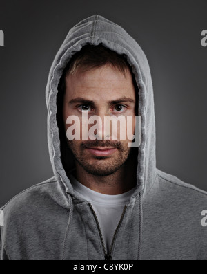 junger Mann in hoodie Stockfoto