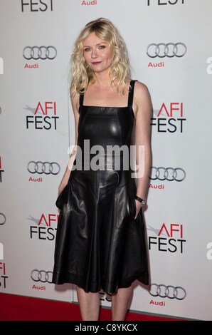 Kirsten Dunst in die Teilnehmerliste für die Los Angeles Times Young Hollywood Panel, Graumans Chinese Theatre, Los Angeles, CA 4. November 2011. Foto von: Emiley Schweich/Everett Collection Stockfoto