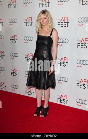 Kirsten Dunst in die Teilnehmerliste für die Los Angeles Times Young Hollywood Panel, Graumans Chinese Theatre, Los Angeles, CA 4. November 2011. Foto von: Emiley Schweich/Everett Collection Stockfoto