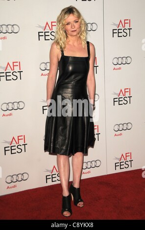 Kirsten Dunst in die Teilnehmerliste für die Los Angeles Times Young Hollywood Panel, Graumans Chinese Theatre, Los Angeles, CA 4. November 2011. Foto von: Dee Cercone/Everett Collection Stockfoto