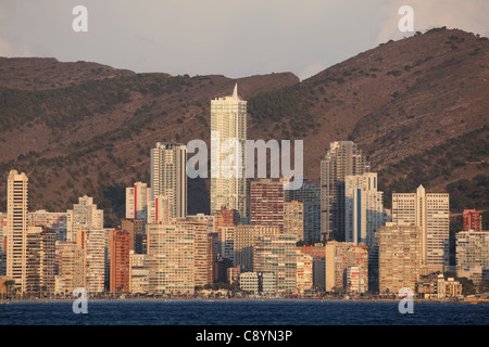 Hochhäuser an der Küste von Benidorm, Spanien Stockfoto