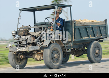 Asien, Vietnam, nr. Hoi An. Old aber arbeiten Landwirte LKW... Stockfoto