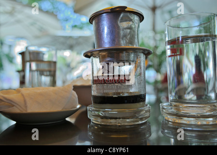 Asien, Vietnam, Nha Trang. Typischen vietnamesischen Stil heißer Cafe Milch... Stockfoto