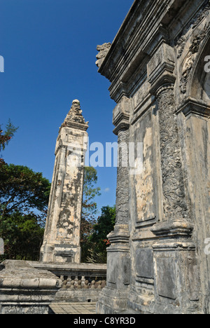 Asien, Vietnam, Hue. Stele an das Königsgrab von Dong Khanh. 1993 zum UNESCO-Weltkulturerbe ernannt, ist Hue geehrt f... Stockfoto