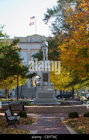 Die Konföderierten-Statue auf dem Platz in der Innenstadt von Bentonville, Arkansas Stockfoto