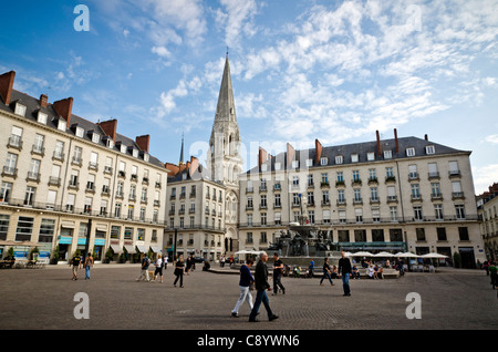 Passanten am Place Royale Loire Atlantique Nantes Frankreich Stockfoto