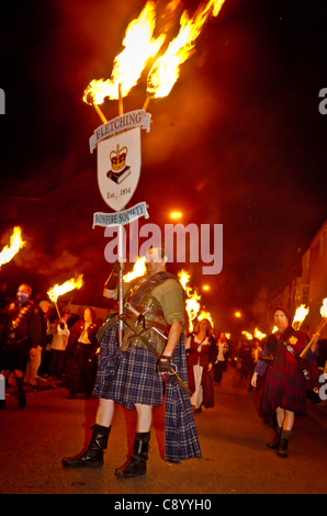 Befiederung Bonfire Gesellschaft 5. November verbrannt Parade der Stadt Lewes in East Sussex in Commeration der Protestanten in der Stadt und der vereitelten Gunpowder Plot von 1605. Stockfoto