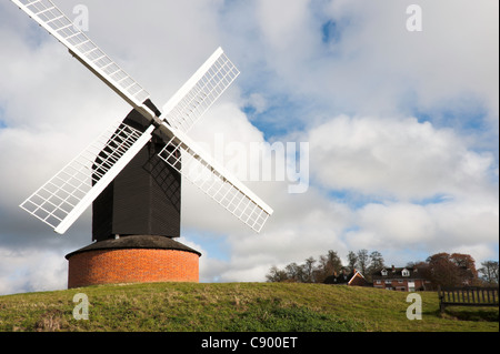 Die schöne alte restaurierte Windmühle im Dorf von Brill Buckinghamshire England Vereinigtes Königreich UK Stockfoto