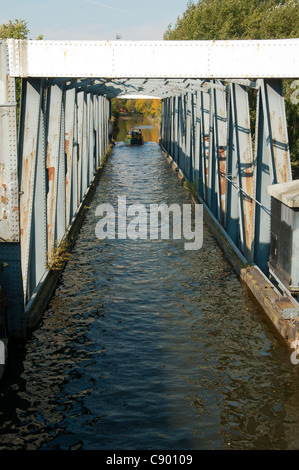 Die Barton schwingen Aquädukt, das Bridgewater Canal über den Manchester Ship Canal nimmt. Barton, Manchester, England, UK Stockfoto