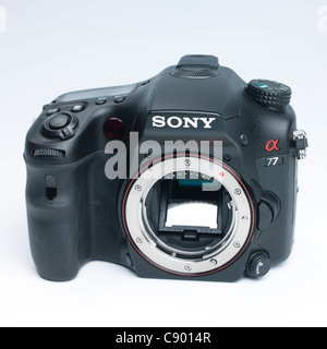 Sony Alpha 77 Einzelnobjektiv lichtdurchlässige Häutchen spiegeln digitale Systemkamera - vorne Stockfoto