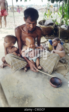 250.000 Rohingya-Flüchtlinge (1/3 der gesamten Pop) aus Arakan Provinz in Birma Regierung Unterdrückung fliehen. Teknaf. Bangladesch. 1992. Stockfoto