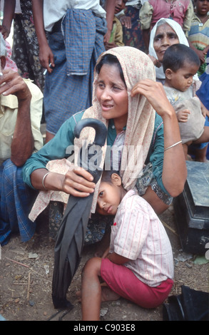 250.000 Rohingya-Flüchtlinge (1/3 der gesamten Pop) aus Arakan Provinz in Birma Regierung Unterdrückung fliehen. Teknaf. Bangladesch. 1992. Stockfoto