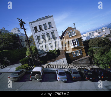 Die Filbert Street im Stadtteil Russian Hill von San Francisco ist mit einem Winkel von 19 Grad die steilste Straße. Kalifornien, USA. Stockfoto