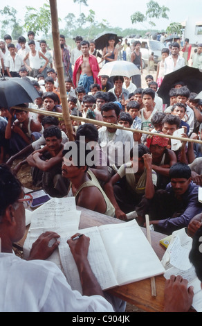 250.000 Rohingya-Flüchtlinge (1/3 der gesamten Pop) aus Arakan Provinz in Birma Regierung Unterdrückung fliehen. Teknaf. Bangladesch. 1992. Stockfoto