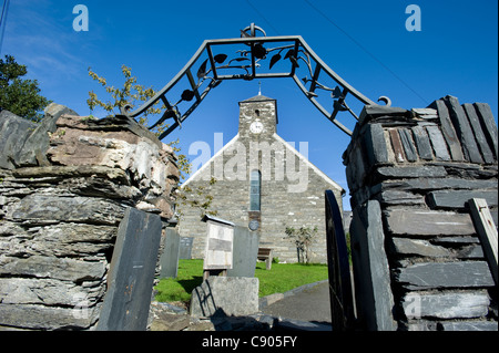 Schmiedeeisernen Eingangstor auf ein Schiefer Wand an St. Peter Ad Vincula Kirche in Pennal, Powys, Nordwales.  Die Kirche von 1406 war Chapel Royal, Prinz Owain Glyndwr. (Owen Glendower) Stockfoto
