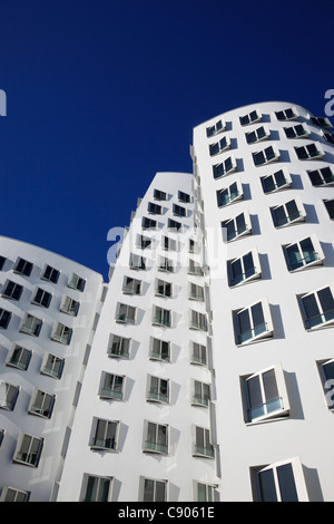 Neuer Zollhof, Gebäude vom Architekten entworfen, Gehry, Medienhafen, Düsseldorf, Nordrhein-Westfalen, Deutschland, Europa Stockfoto