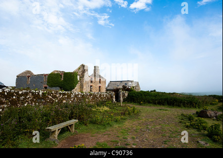 Alte landwirtschaftliche Gebäude auf Skomer Island, South Pembrokeshire, Wales, Vereinigtes Königreich Stockfoto