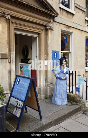 Bath, Somerset, England, Vereinigtes Königreich, Großbritannien. Jane Austen Zentrum mit lebensechten Abbildung in historischen Kostümen außerhalb Stockfoto