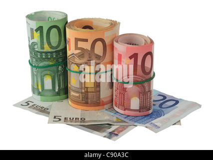 Rollen der verschiedenen Euro-Banknoten isoliert auf weiss. Stockfoto