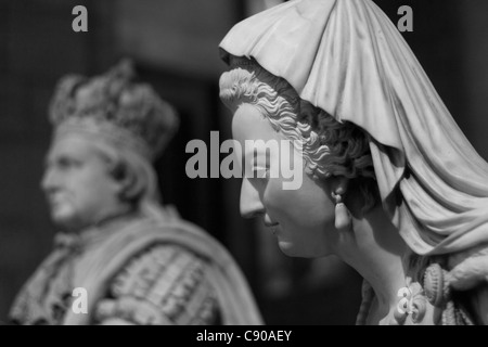 Grabbeigaben Statuen von Marie-Antoinette und Louis XVI in der Basilika Saint-Denis, Saint-Denis, Ile-de-France, Frankreich Stockfoto