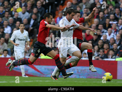 06.11.2011. Madrid, Spanien.  La Liga Real Madrid gegen Osasuna.  Bild zeigt Klose, wie er seinen Marker schlägt Stockfoto