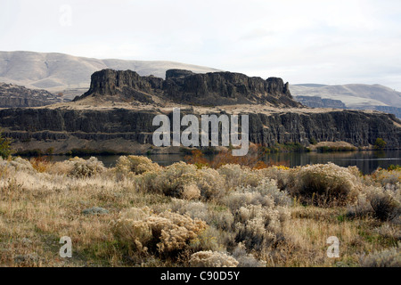 Horsethief Butte wie vom Horsethief Lake State Park zu sehen. Washington State von Columbia River. Stockfoto