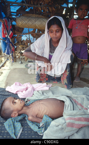 250.000 Rohingya-Flüchtlinge (1/3 der gesamten Pop) aus Arakan Provinz in Birma Regierung Unterdrückung fliehen. Teknaf. Bangladesch. 1992. Stockfoto