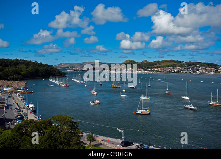 Blick von Conwy Castle über den Fluss Conwy, Wales, UK Stockfoto