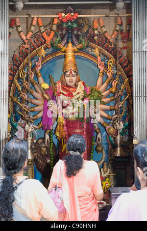 Gottheit Sri Lakshmi Durgai bei Sri Veeramakaliamman Hindu-Tempel Stockfoto