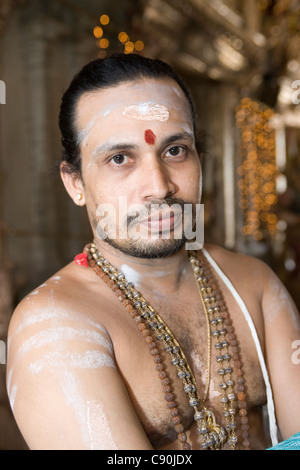 Sri Veerama Kaliamman Tempel: Tempelpriester Stockfoto