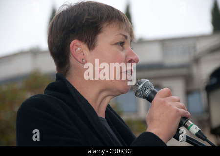 London zu besetzen. St. Pauls. Protest gegen die Stadt und den Banken. Caroline Lucas, Green party MP für Brighton Pavilion Stockfoto