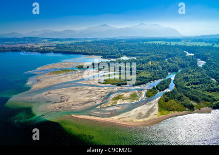 Luftaufnahme des Tirol Ach River Delta in den Chiemsee, Tiroler Achensee, Naturschutzgebiet, Chiemgau, Bayern, Oberbayern, Keim Stockfoto