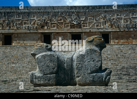 Uxmal ist die Ruinen der Maya-Stadt. Es stammt aus dem 600-900AD. Der Palast des Gouverneurs hat die längste Fassade im präkolumbianischen Stockfoto