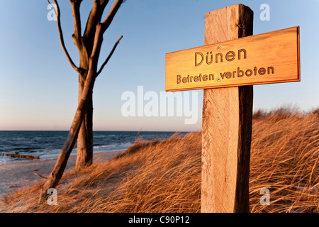 Halten Sie Weg! Melden Sie sich an Dünen, Westküste, Darß, Ostsee Spa Ahrenshoop, Mecklenburg-Western Pomerania, Deutschland Stockfoto