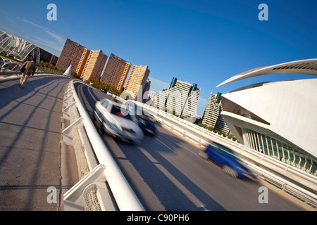 Monteolivete-Brücke und den Palau de Les Arts Ciudad de Las Artes y Las Ciencias Stadt der Künste und Wissenschaften Santiago Calatrava (a Stockfoto