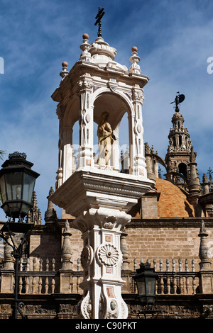 Detail der Plaza Virgen de Los Reyes und Kathedrale von Sevilla, Catedral de Santa María De La Sede, Sevilla, Spanien Stockfoto