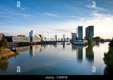 Bauten im Medienhafen, Düsseldorf, Düsseldorf, Nordrhein-Westfalen, Deutschland, Europa Stockfoto