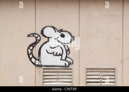 Graffiti Bild der lächelnden Ratte an der Wand Stockfoto