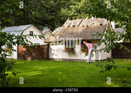 Mädchen an der Astrid-Lindgren-Vaerld, Astrid Lindgren Welt, Vimmerby, Smaland, Südschweden, Europa Stockfoto