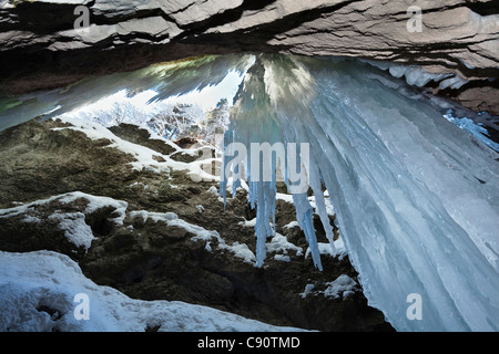 Eiszapfen in Partnachklamm Schlucht in der Nähe von Garmisch Partenkirchen, Oberbayern, Deutschland, Europa Stockfoto