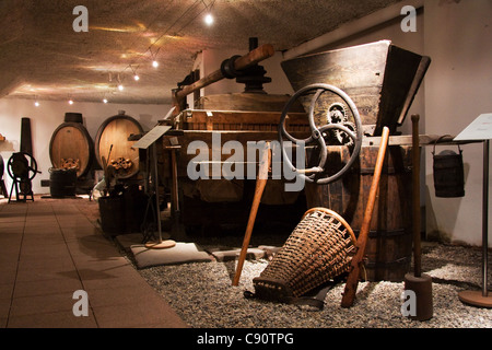 Route du Vin Mittagsmenue Höhlen Wein Verkostung Museum Stockfoto