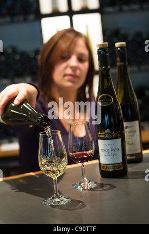 Route du Vin Mittagsmenue Höhlen Wein Verkostung Stockfoto