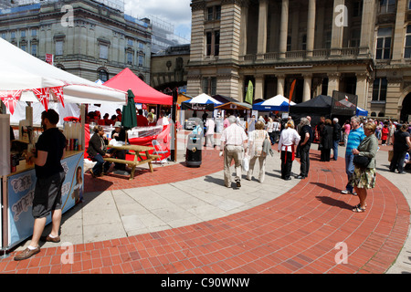 Massen auf verschiedenen Ständen auf dem Birmingham International Food Fair 2011 im Zentrum Stadt stattfand. Stockfoto