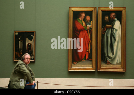 Vier Apostel. Berühmten Diptychon von Albrecht Dürer angezeigt in der alten Pinakothek (Alte Pinakothek) in München, Bayern, Deutschland. Stockfoto