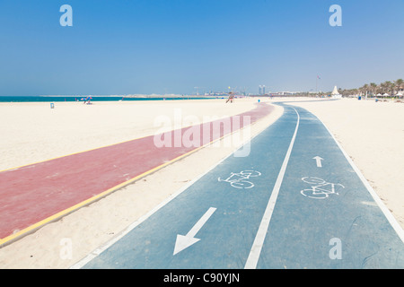 Öffentlicher Strand Dubai oder Russisch Strand oder Jumeirah Open Beach Wege und Radwegen UAE Vereinigte Arabische Emirate Naher Osten Stockfoto