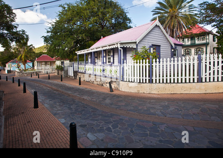 Den Niederlanden, Oranjestad, Sint Eustatius Insel, Niederländische Karibik. Straßenansicht der Innenstadt. Stockfoto