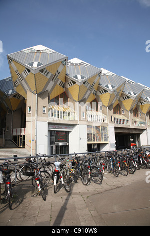 Kubuswoningen oder Cube Häuser sind eine Reihe von innovativen Häuser in Rotterdam vom Architekten Piet Blom 1984 auf Overblaak Stockfoto